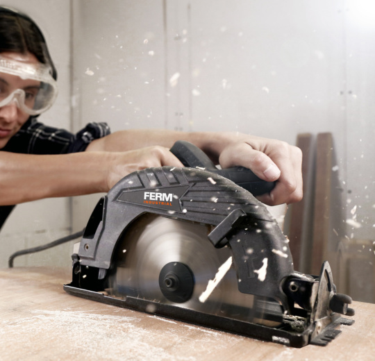 FERM CSM1041P Okružní pila 1050W, 190 mm