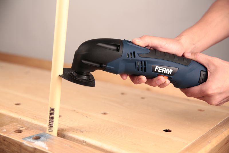 FERM OTM1006 Aku Multifunkční oscilační bruska 10,8V - 1,5Ah